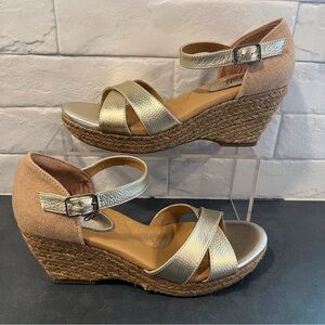 Euro soft sz 6 Mara gold metallic leather espadrille wedge sandals